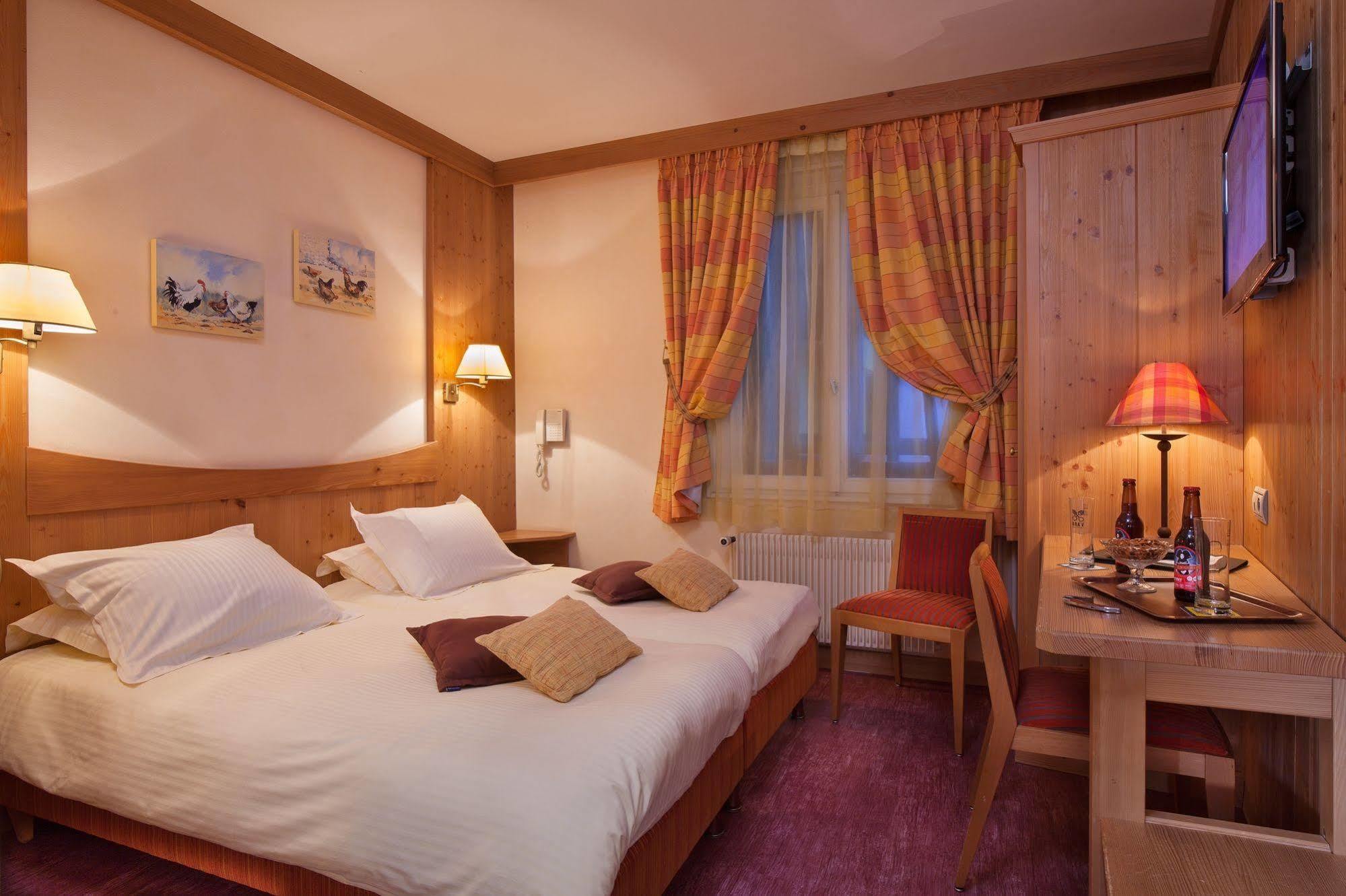 Logis Hotel De La Tour Ribeauvillé Eksteriør billede