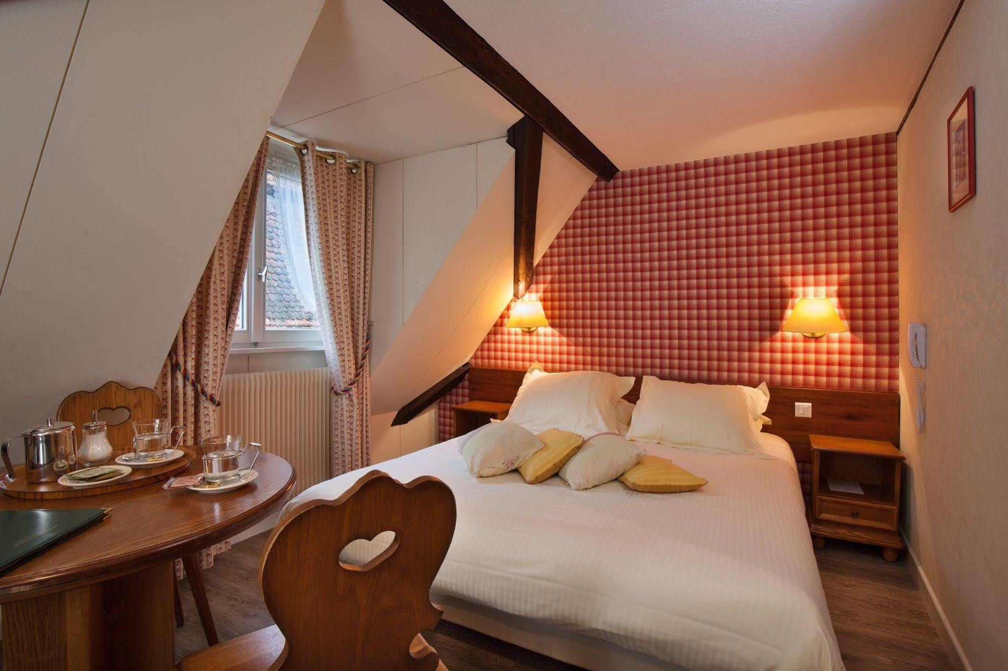 Logis Hotel De La Tour Ribeauvillé Eksteriør billede