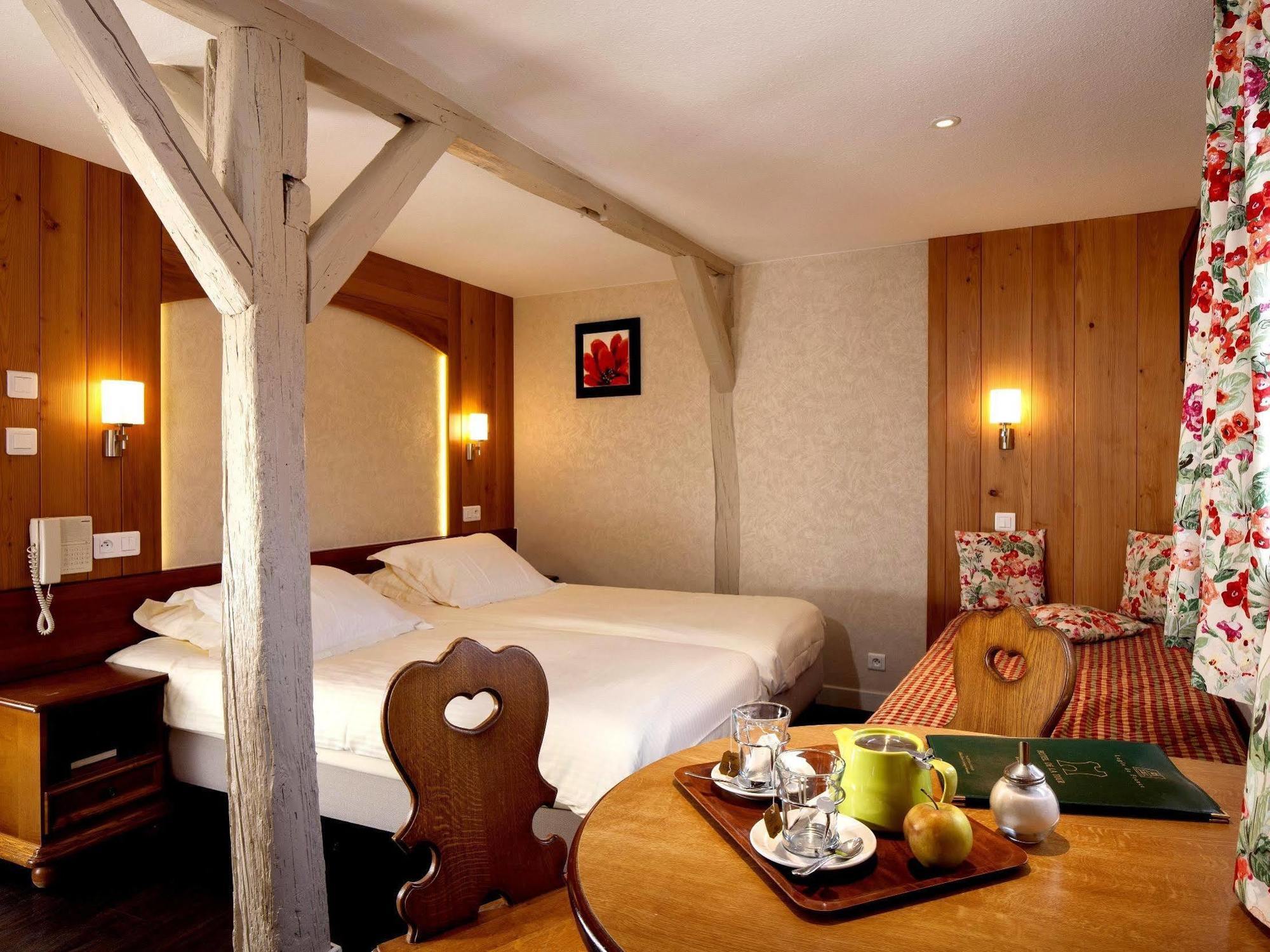 Logis Hotel De La Tour Ribeauvillé Eksteriør billede